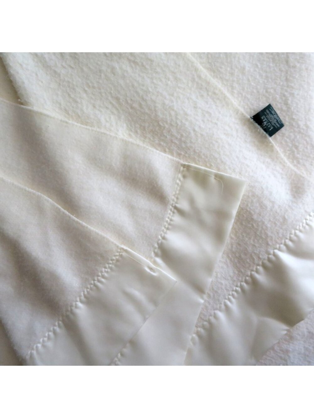 Vintage Ralph Lauren King-Size White Thermal Acrylic Blanket Satin 108"x90"